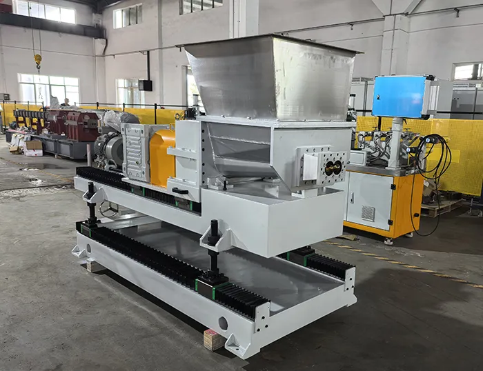 twin-conical feeder for rubber processing